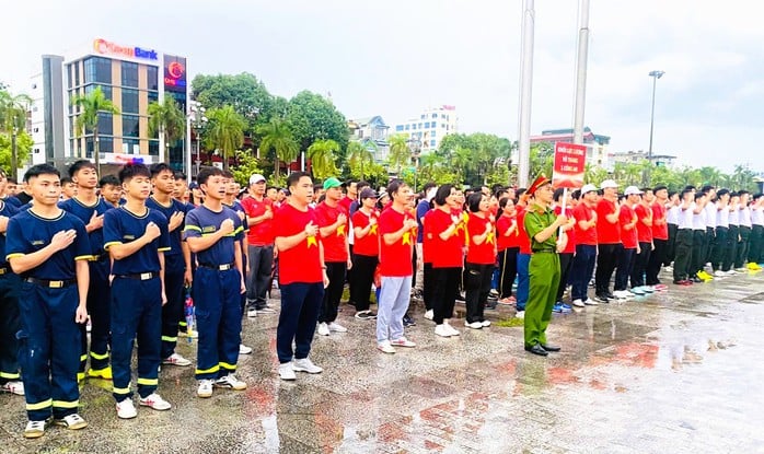 32 ngàn người ở Thanh Hóa xuống đường đi bộ "Cùng Việt Nam tiến bước"- Ảnh 2.