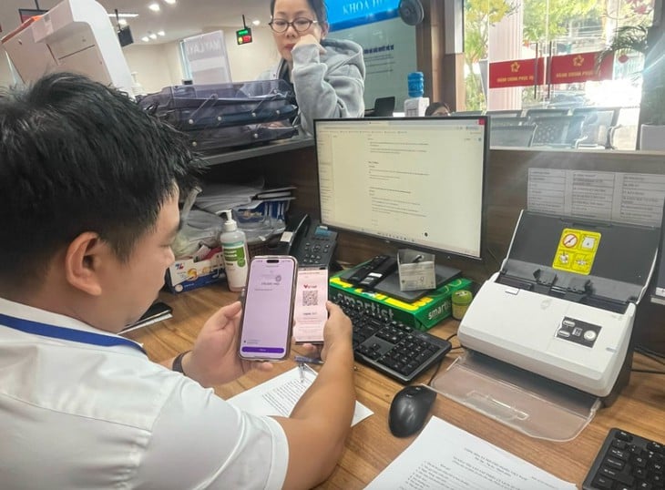 Khánh Hòa đẩy mạnh phát triển kinh tế tư nhân, xử lý nghiêm hành vi tham nhũng của cán bộ, công chức - Ảnh 2.