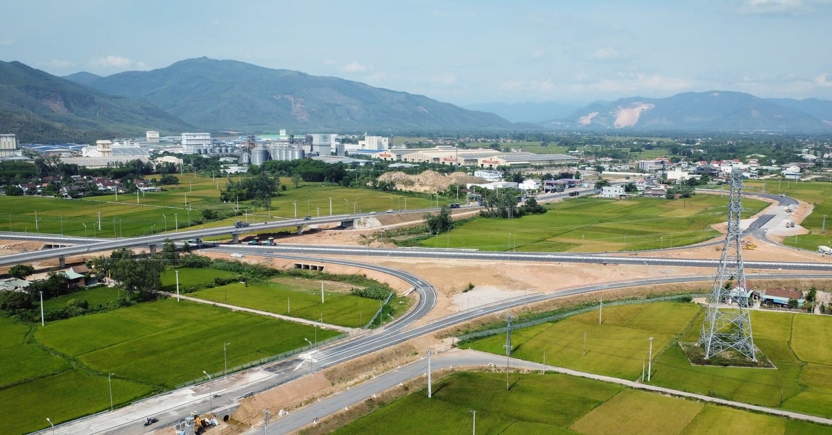 Phu Cat airport runway, Phu My Industrial Park… simultaneously started construction on August 19