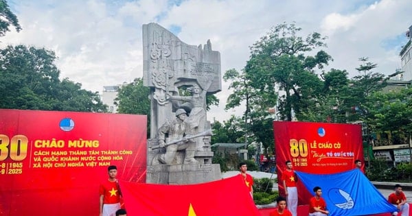 Lễ chào cờ “Tôi yêu Tổ quốc tôi” đặc biệt tại Hà Nội