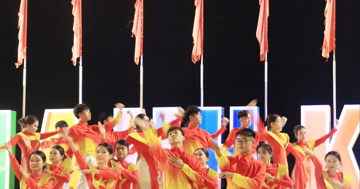 Trung tâm giáo dục thường xuyên số 2 giành Nhất toàn đoàn hội thi văn nghệ “Khát vọng tuổi trẻ”