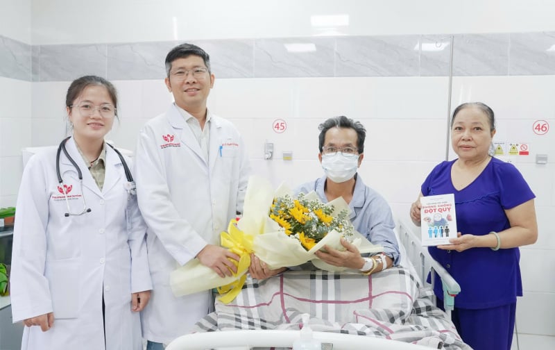Cứu sống bác sĩ bị ngưng tim, ngưng thở -0