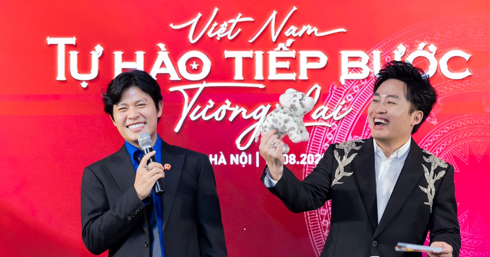 Tùng Dương: 'Nguyễn Văn Chung rất hiền, chiều tôi hơn chiều người yêu'