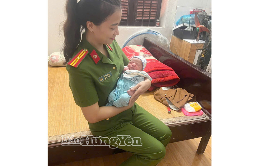 Công an xã Ân Thi tìm người thân bé gái sơ sinh bị bỏ rơi
