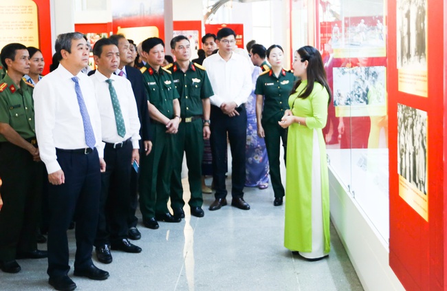 Hơn 200 tư liệu, hình ảnh, hiện vật tại triển lãm trưng bày chuyên đề &quot;Công an nhân dân - 80 năm khắc ghi lời Bác&quot; - Ảnh 2.