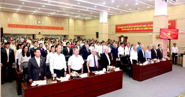 Bưu điện Việt Nam 80 năm đồng hành cùng đất nước