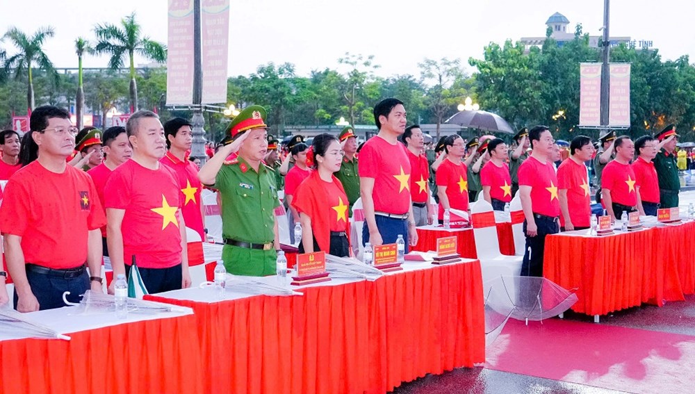 Sôi nổi hưởng ứng “Cùng Việt Nam tiến bước” - ảnh 1