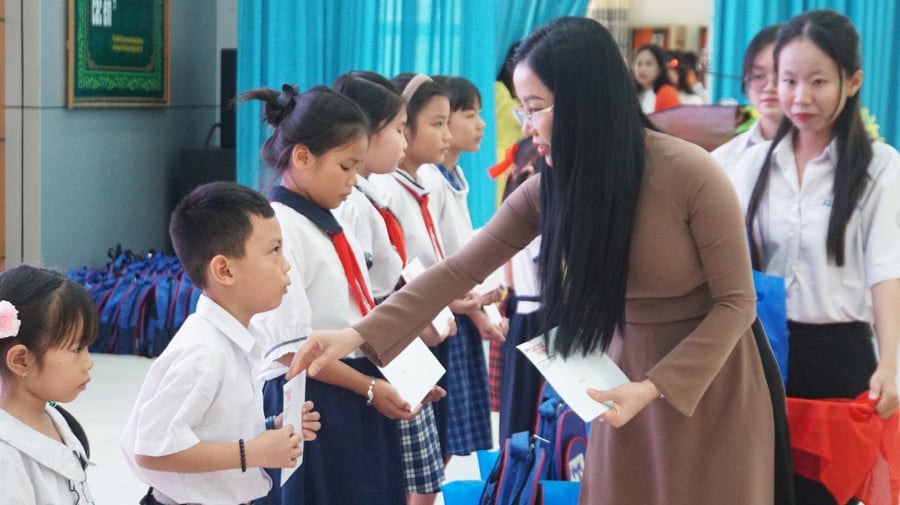 ba-tran-ngoc-uyen.jpg