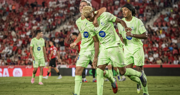 Lamine Yamal tỏa sáng, Barcelona đại thắng Mallorca 3-0 gây tranh cãi