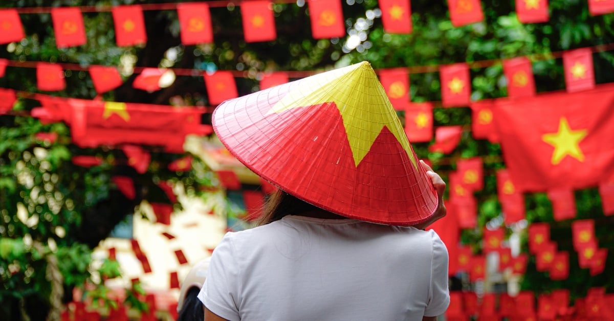 Hà Nội rực đỏ phố phường