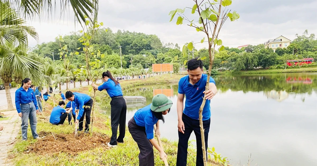 Planting 150 trees at Hung Temple Historical Site