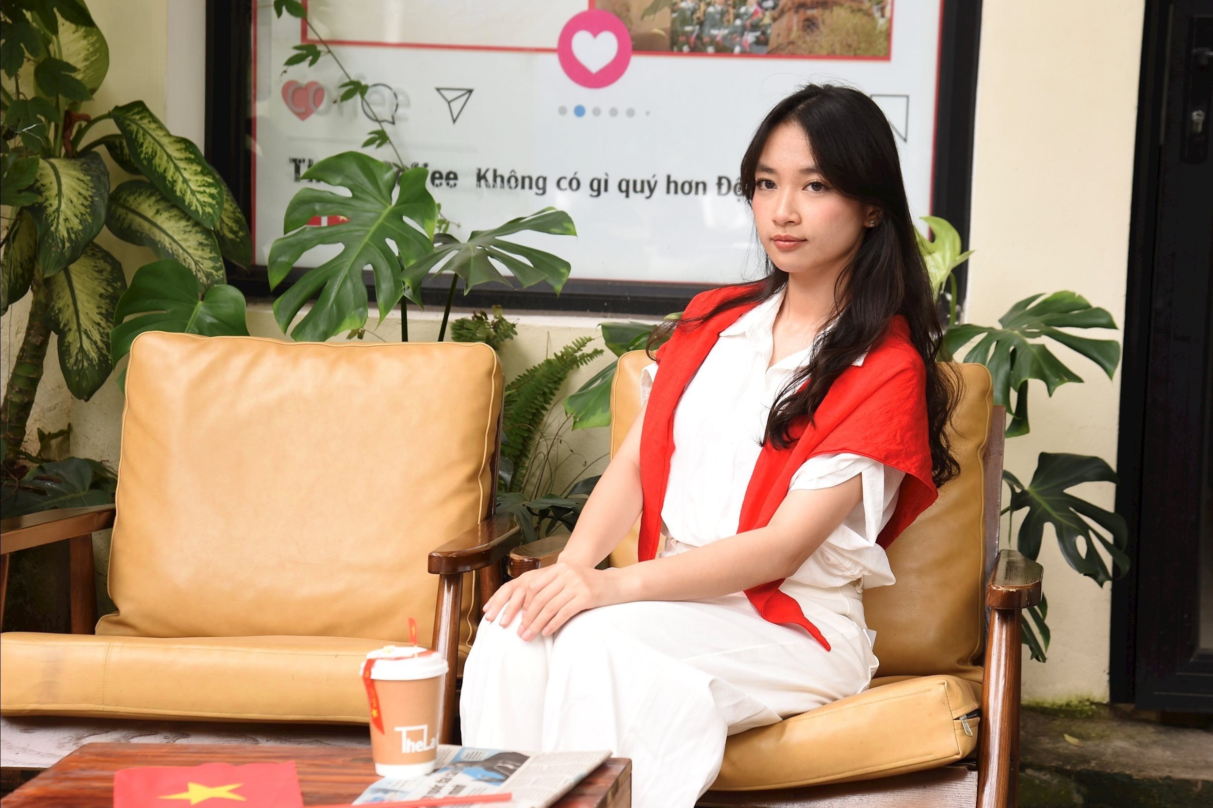 Lượng khách đổ về quán cafe trên phố Trần Quang Diệu rất đông để thưởng thức đồ uống và chụp ảnh kỷ niệm