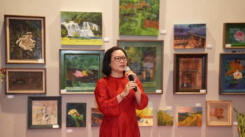 La Sra. Nguyen Lien Huong, subdirectora del Centro de Actividades Culturales y Científicas del Templo de la Literatura – Quoc Tu Giam, pronunció el discurso de apertura de la exposición.