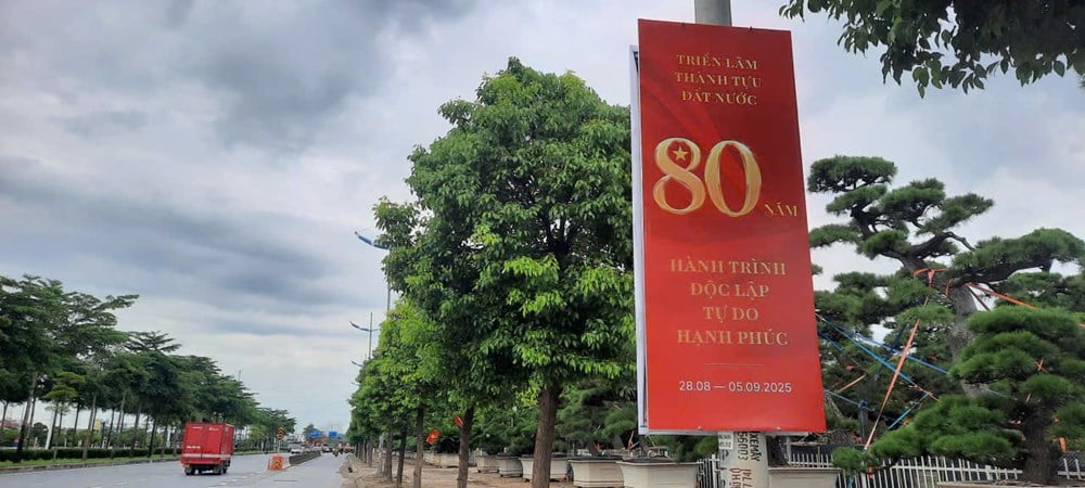 Viele Wege zur National Achievements Exhibition sind bunt mit Fahnen und Bannern geschmückt - Foto 3
