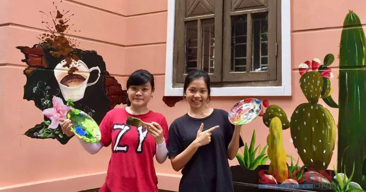 Phòng tranh "Tự lực" của hai chị em khiếm thính ở Quảng Ngãi
