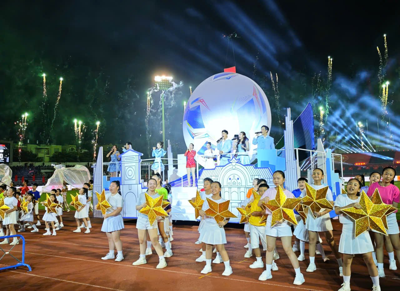 CLB Công an TP.HCM thắng trận đầu V-League: Lâu rồi sân Thống Nhất mới vui đến thế!- Ảnh 2.