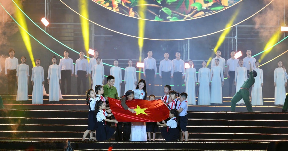 Tung Duong et Hoa Minzy ont ému les gens dans l'émission « Fiers d'être vietnamiens »