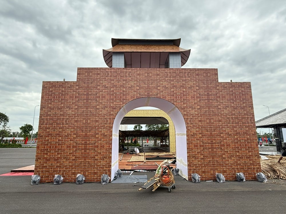 លាតត្រដាងកន្លែង 