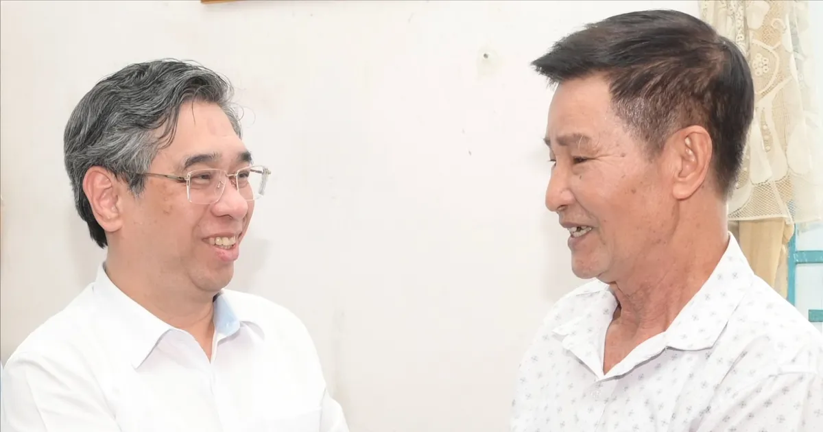 Ho Chi Minh City leaders visit typical policy families