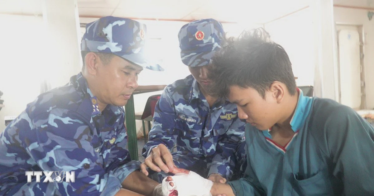 Nhanh chóng hỗ trợ ngư dân bị tai nạn lao động trên vùng biển Tây Nam