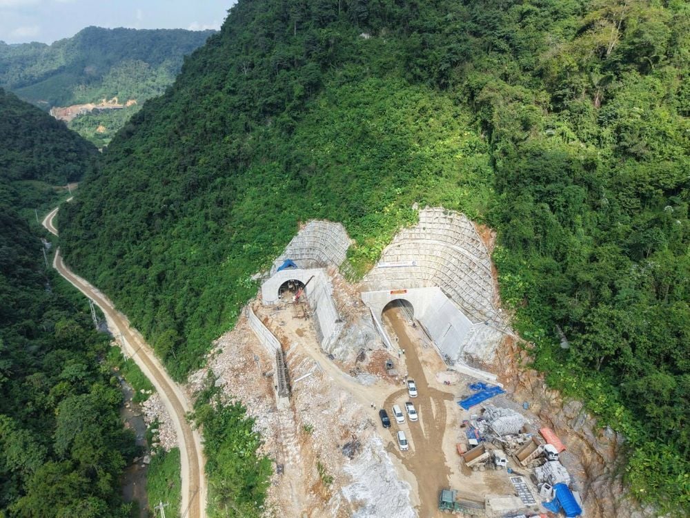 Die Lösung, ein Viadukt zu verwenden, wurde gewählt, um den Schutz der natürlichen Landschaft zu maximieren und die Auswirkungen auf die landwirtschaftlichen Produktionsaktivitäten zu minimieren.