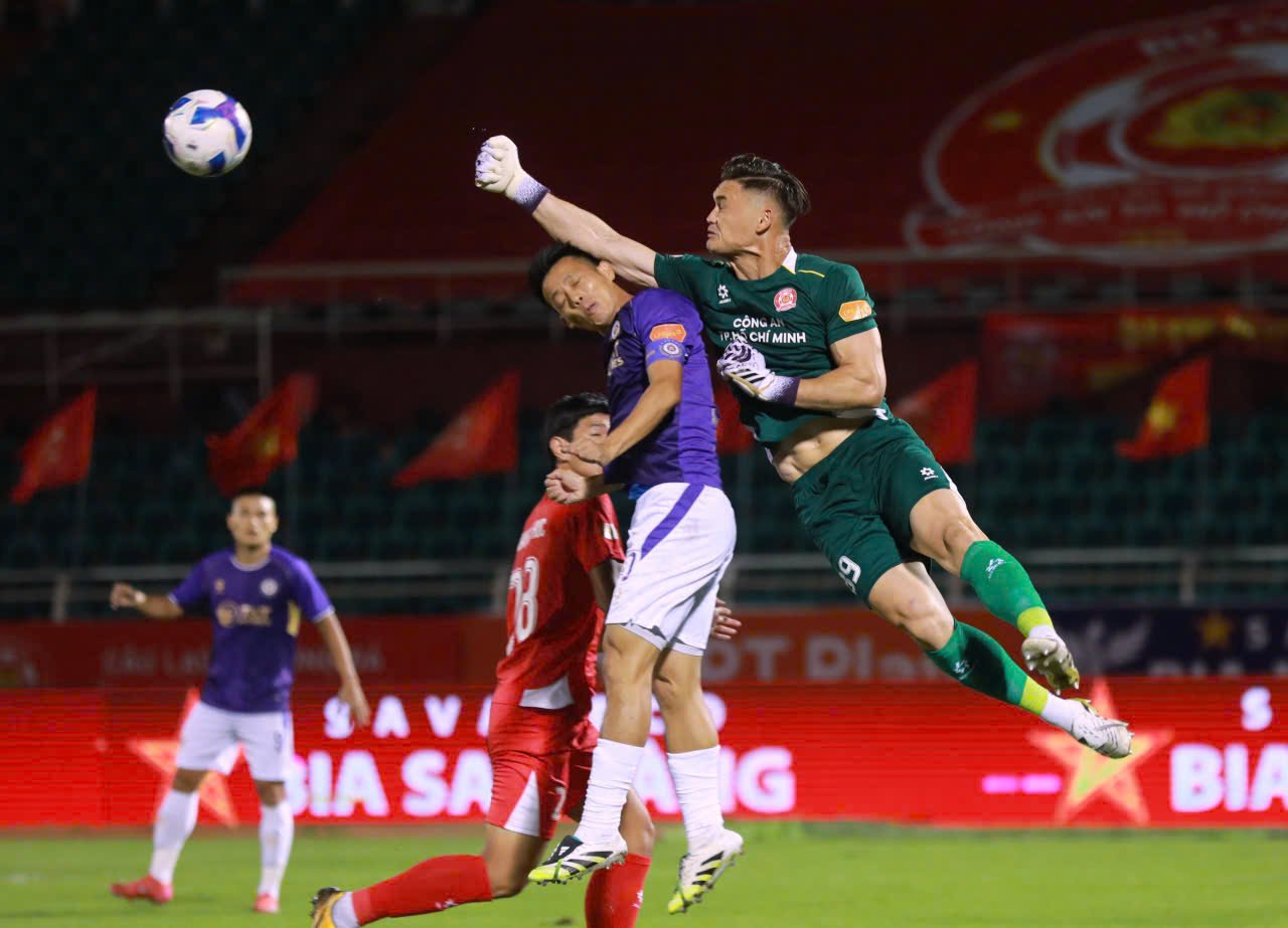 CLB Công an TP.HCM thắng trận đầu V-League: Lâu rồi sân Thống Nhất mới vui đến thế!- Ảnh 9.