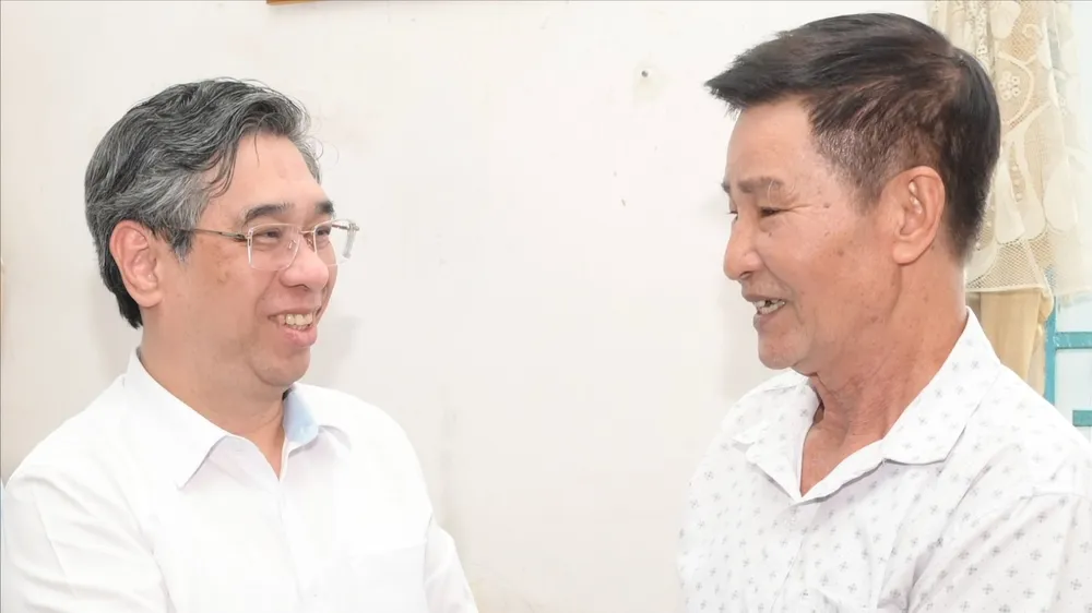 Lãnh đạo TPHCM thăm gia đình chính sách tiêu biểu 