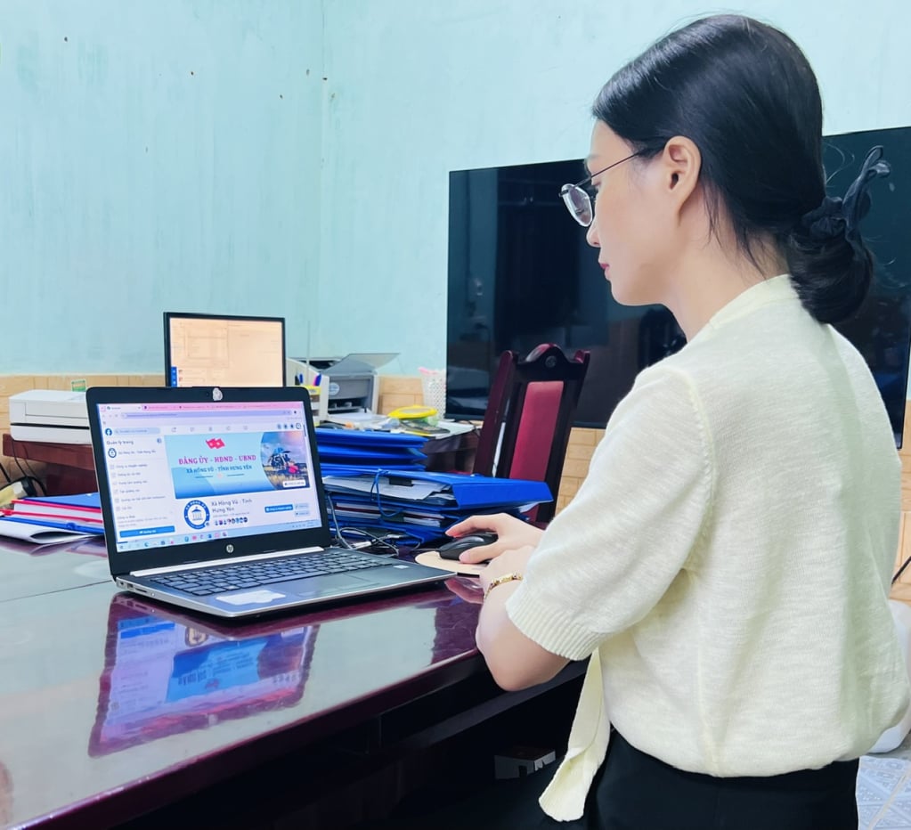 បុគ្គលិក​មន្ទីរ​វប្បធម៌ និង​សង្គម​ឃុំ​ហុង វូ បាន​បង្ហោះ​លើ​ទំព័រ​ហ្វេ​ស​ប៊ុ​ក​របស់​ឃុំ​។