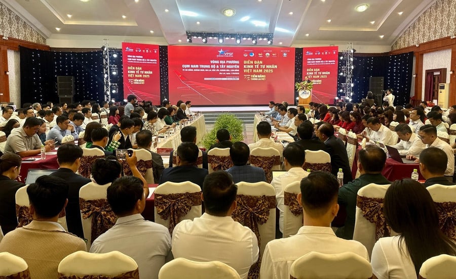 quang-canh-dien-dan-kinh-te-tu-n1.jpg