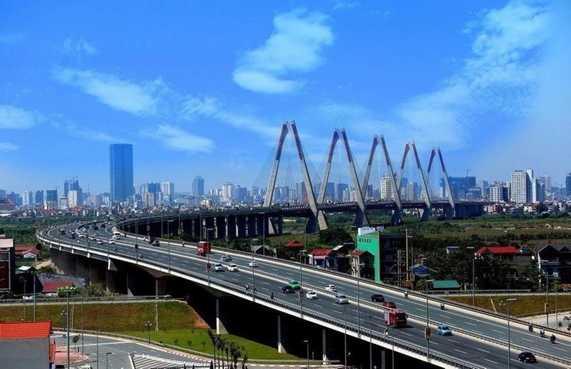 Vốn đầu tư thực hiện do địa phương quản lý là điểm sáng nổi bật nhất khi ước đạt 324,1 nghìn tỷ đồng, bằng 41,1% kế hoạch năm và tăng mạnh 29,4% so với cùng kỳ năm trước. (Ảnh: Vietnam+)