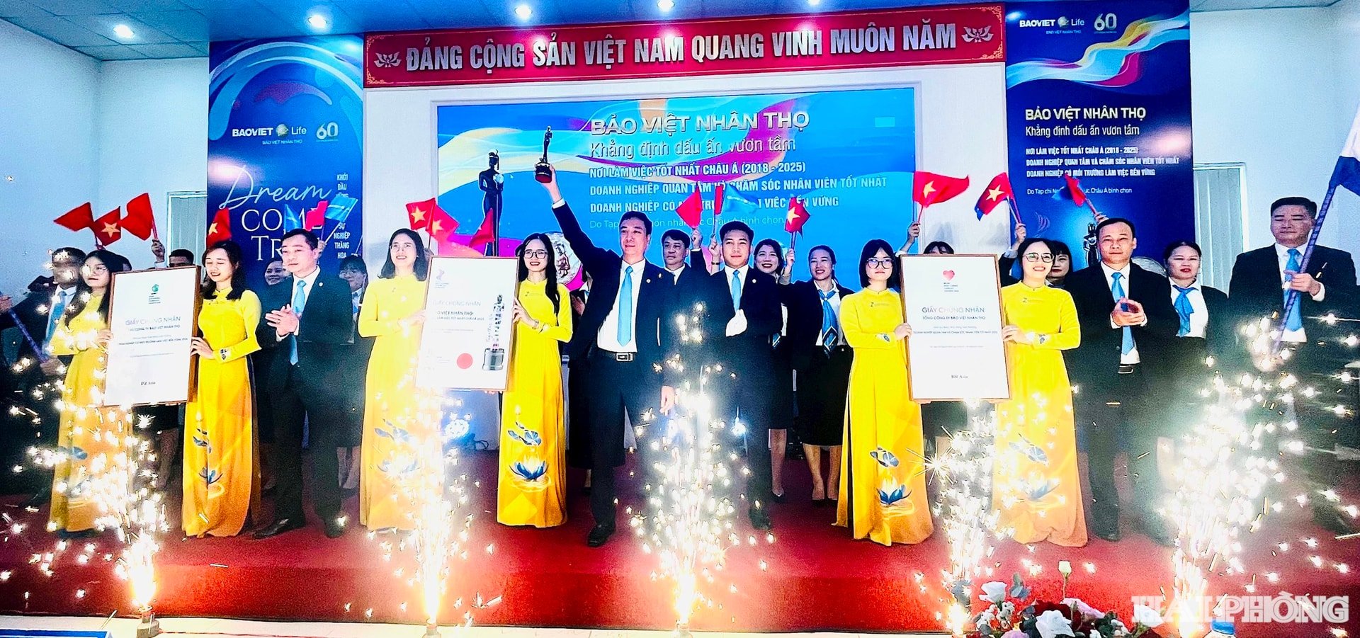 bao-viet-nhan-tho1.jpeg