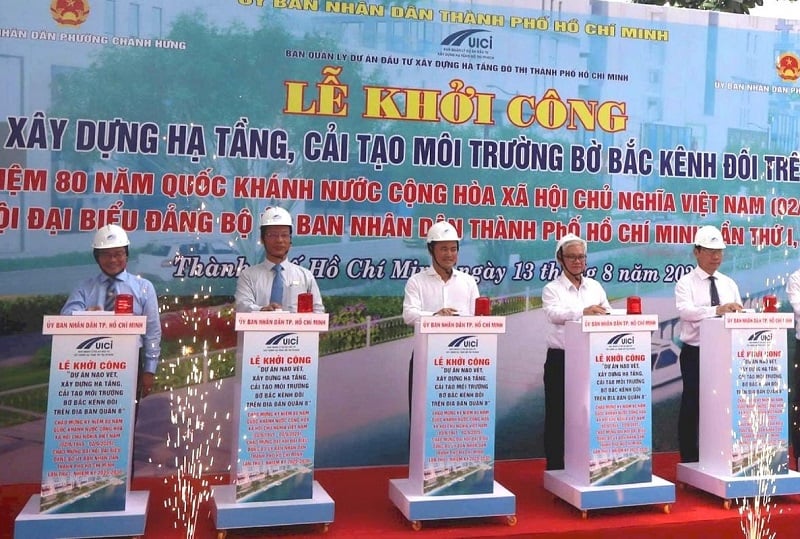 Die Verantwortlichen von Ho-Chi-Minh-Stadt führten den ersten Spatenstich für das Projekt durch, bei dem am Nordufer des Doi-Kanals gebaggert, Infrastruktur gebaut und die Umwelt verbessert werden soll.