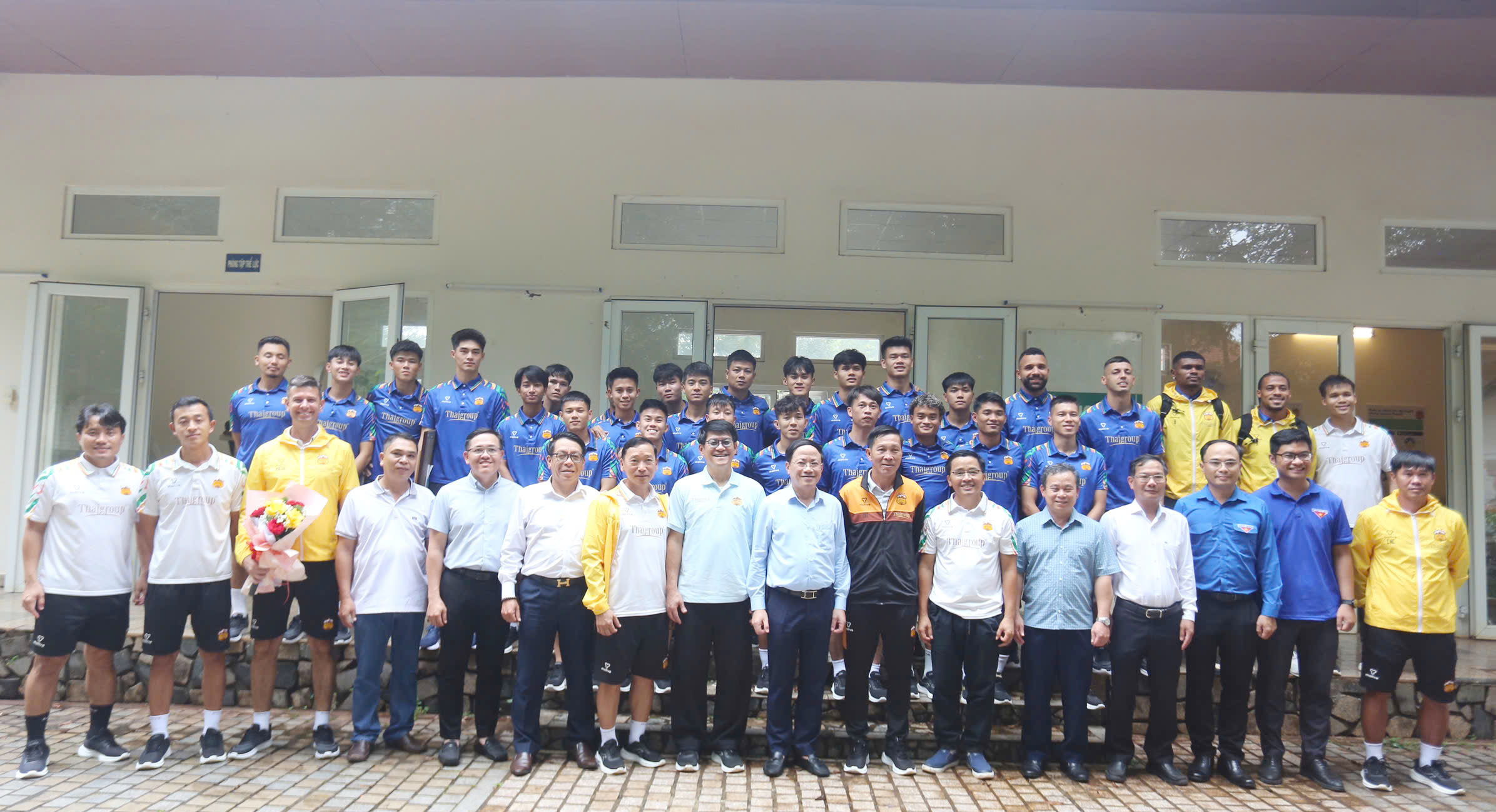 Chủ tịch UBND tỉnh Phạm Anh Tuấn thăm, động viên Câu lạc bộ Hoàng Anh Gia Lai bước vào mùa giải mới