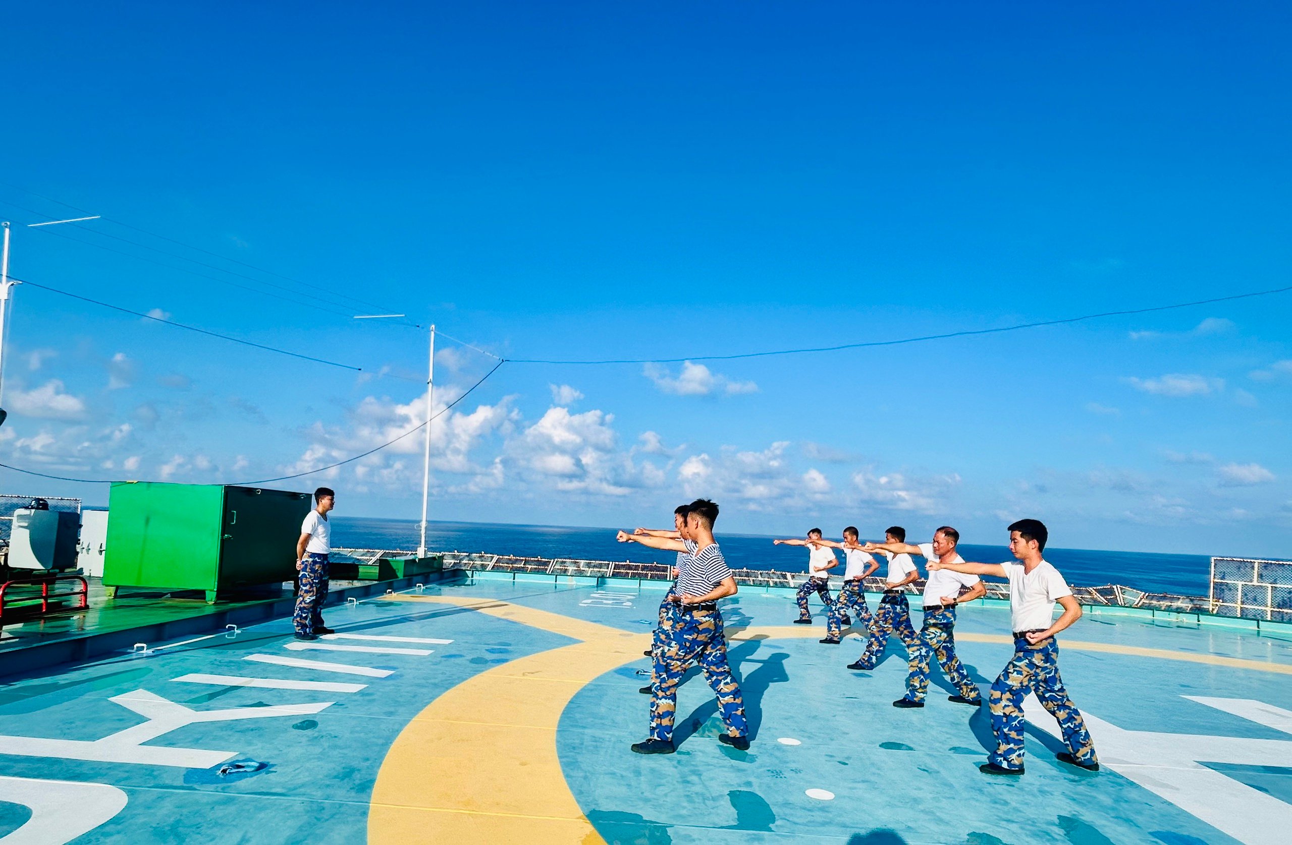Sống giữa biển khơi- Ảnh 3.