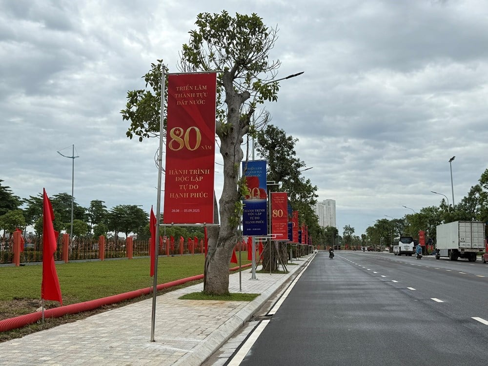 Viele Straßen, die zur National Achievements Exhibition führen, sind mit Fahnen und Bannern geschmückt - Foto 10