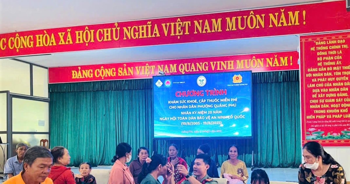 Gần 200 lượt người dân phường Quảng Phú được khám chữa bệnh miễn phí
