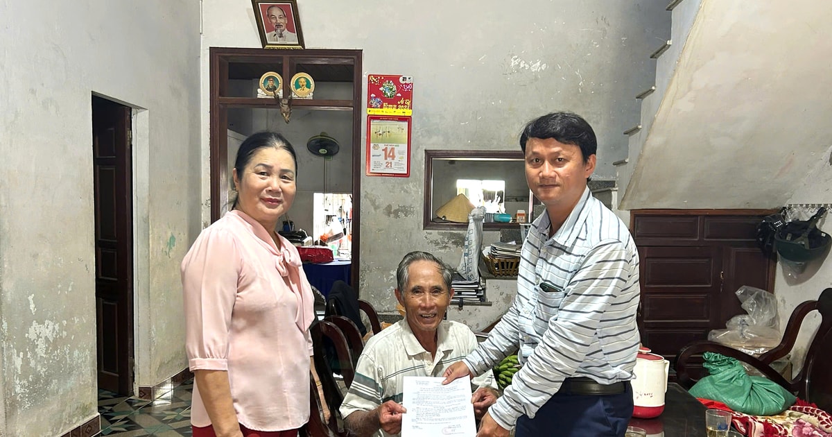 Xã Thượng Đức hỗ trợ người yếu thế làm hồ sơ trợ cấp tại nhà