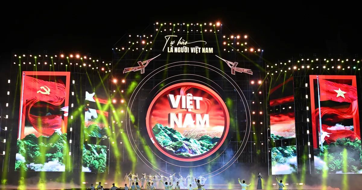 Hơn 30.000 khán giả cùng hòa nhịp trong "Tự hào là người Việt Nam"