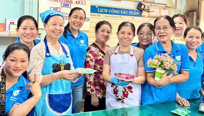 Hướng dẫn làm bánh Trung thu mở hướng khởi nghiệp cho phụ nữ- Ảnh 2.