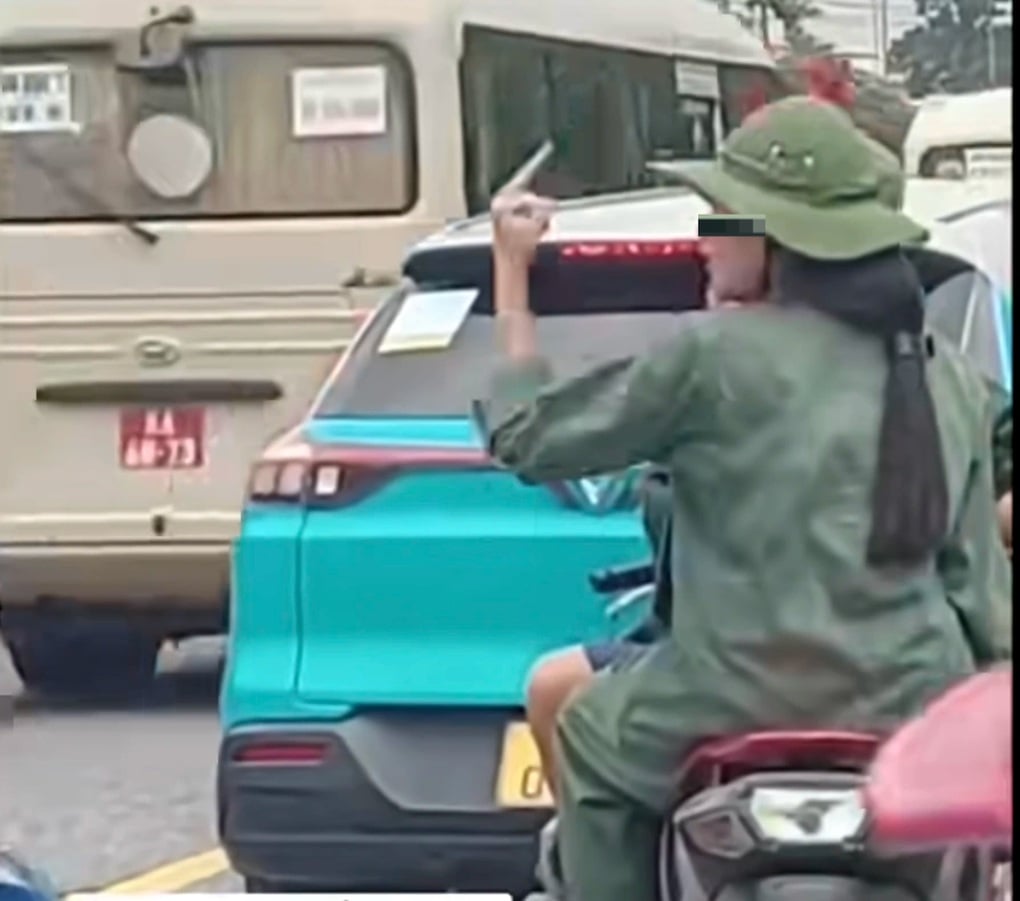 Nữ sinh có hành động khiếm nhã khi đoàn xe A80 đi qua, nhà trường lên tiếng - 2