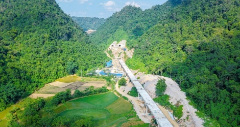 Các nhà thầu dồn lực “vượt nắng, thắng mưa”, quyết thông tuyến cao tốc Đồng Đăng -Trà Lĩnh