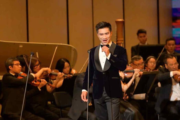 Cantante Nguyen Khac Hoa.