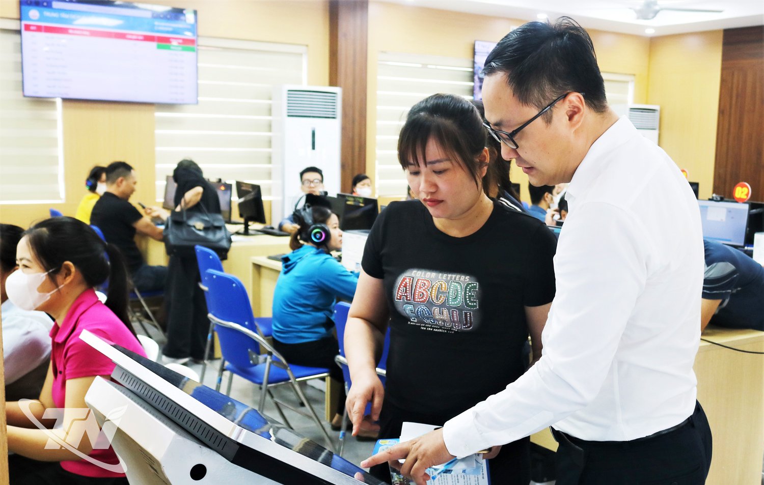 Đông đảo người lao động tham gia Ngày hội việc làm tỉnh Thái Nguyên năm 2025.