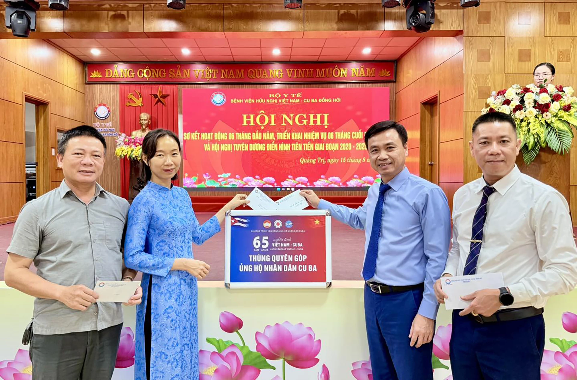 មន្ទីរពេទ្យមិត្តភាពវៀតណាម-គុយបា Dong Hoi ជួយឧបត្ថម្ភប្រជាជនគុយបា