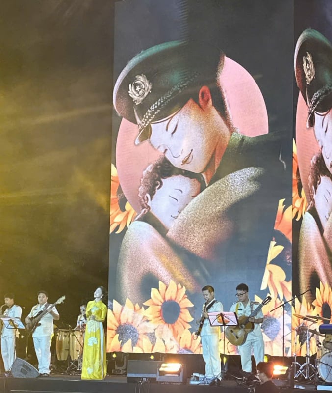 Hồ Gươm tưng bừng với loạt hoạt động sôi động của “Ngày hội bình yên” -0