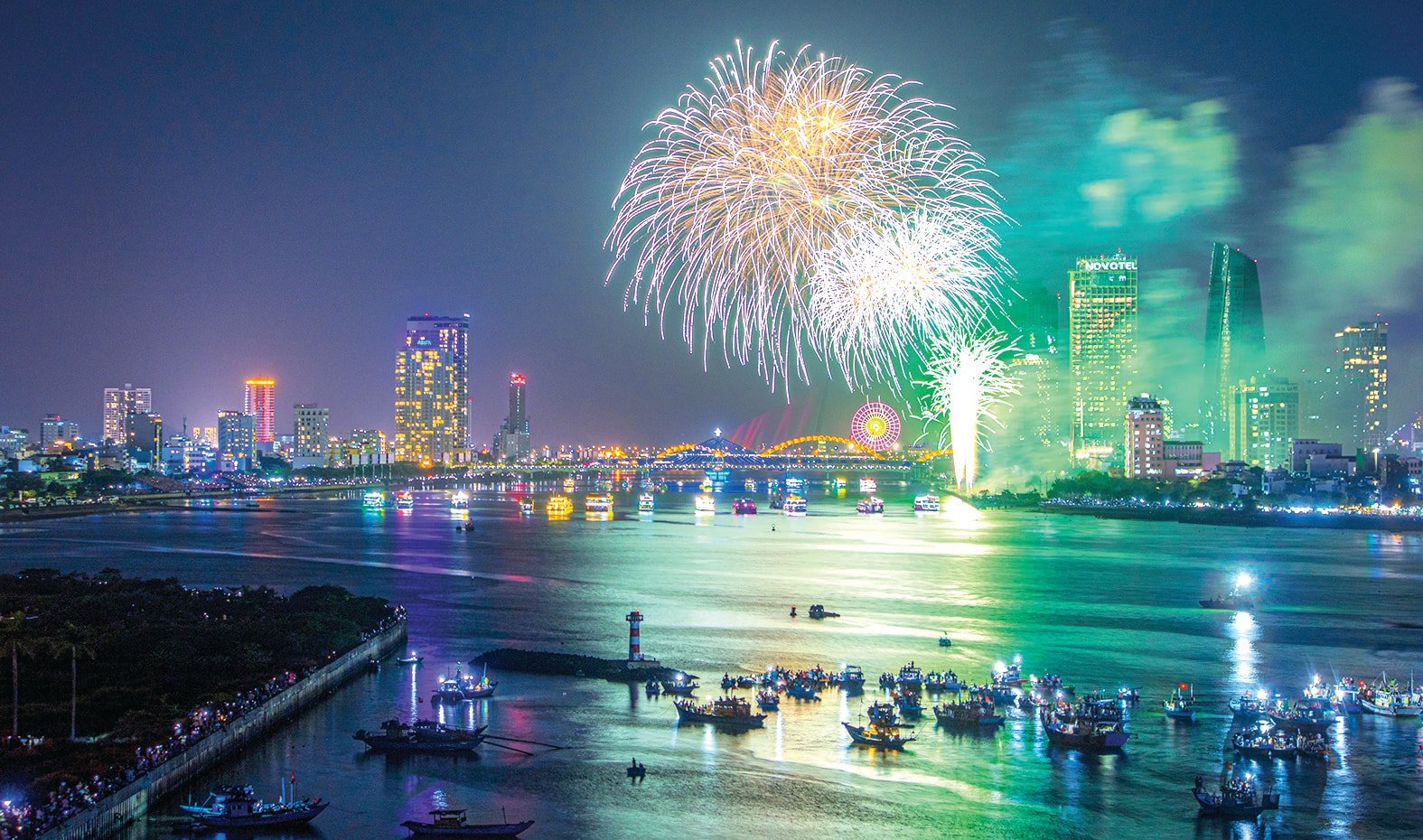 Das Feuerwerksfestival in Da Nang ist zu einem einzigartigen Markenzeichen der Stadt am Ufer des Han-Flusses geworden. Foto: PHAM TOAN