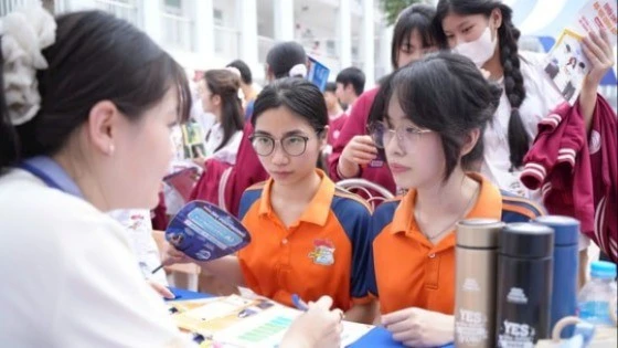 University Admissions 2025: At the last minute, candidates anxiously wait for benchmark scores amid many fluctuations