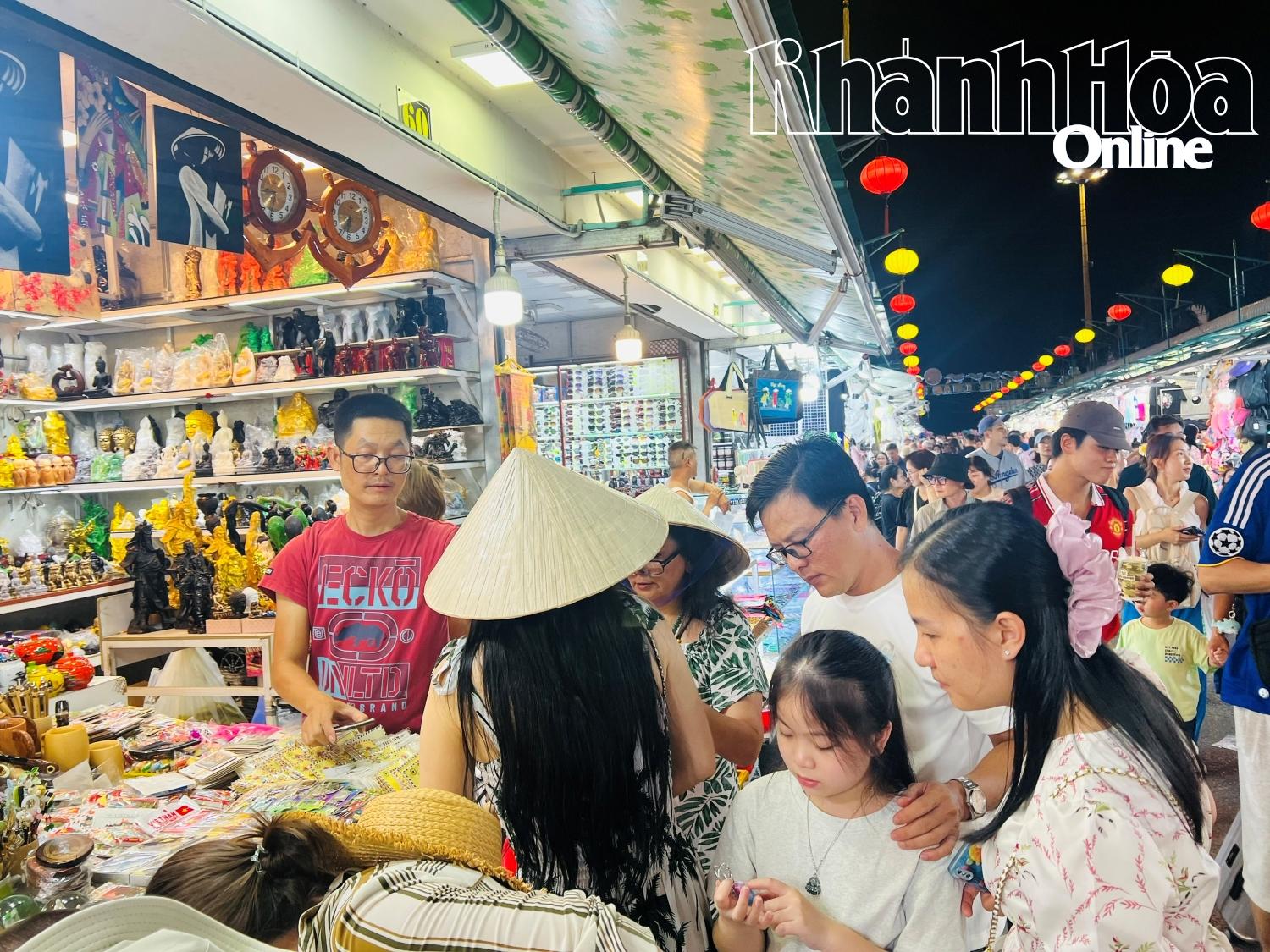 Khánh Hòa tăng cường quản lý nhà nước về hoạt động đón khách du lịch quốc tế - Ảnh 2.