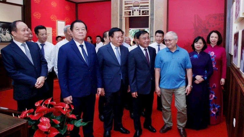 Gắn biển công trình kỷ niệm Quốc khánh cho di tích nhà số 48 phố Hàng Ngang, nơi Bác Hồ viết Tuyên ngôn độc lập