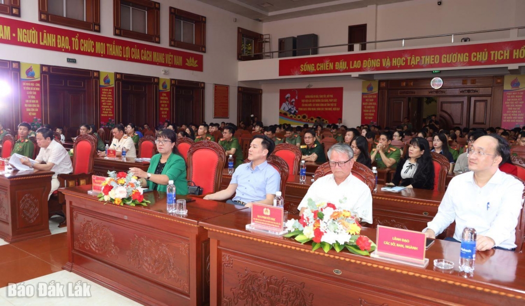 Delegates attending the art program.